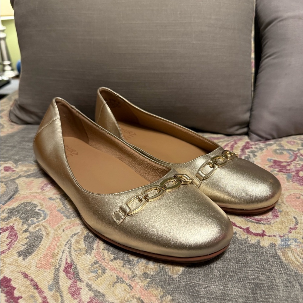 New Naturalizer Gold Chain Accent Flats